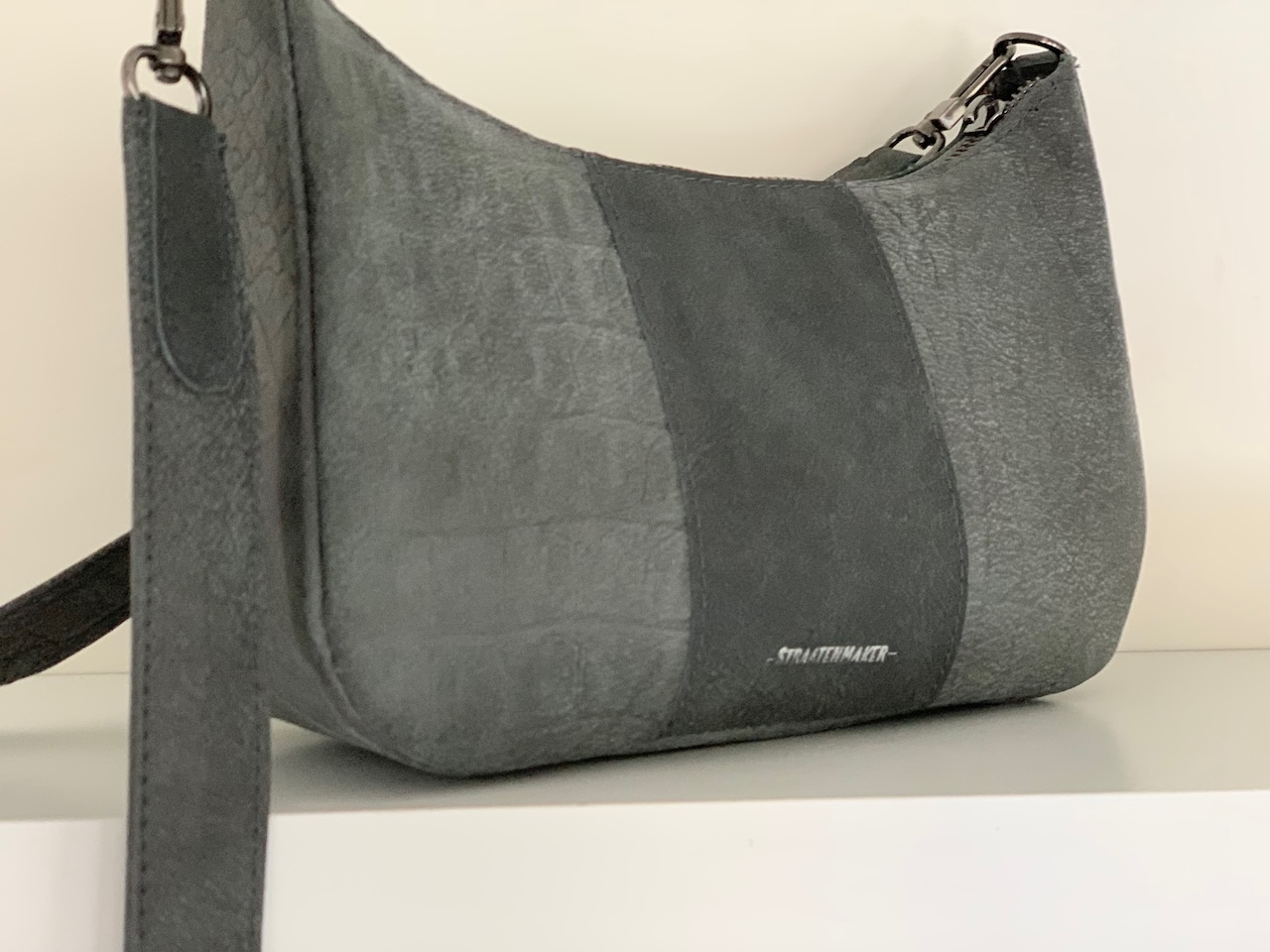 cross body grijs